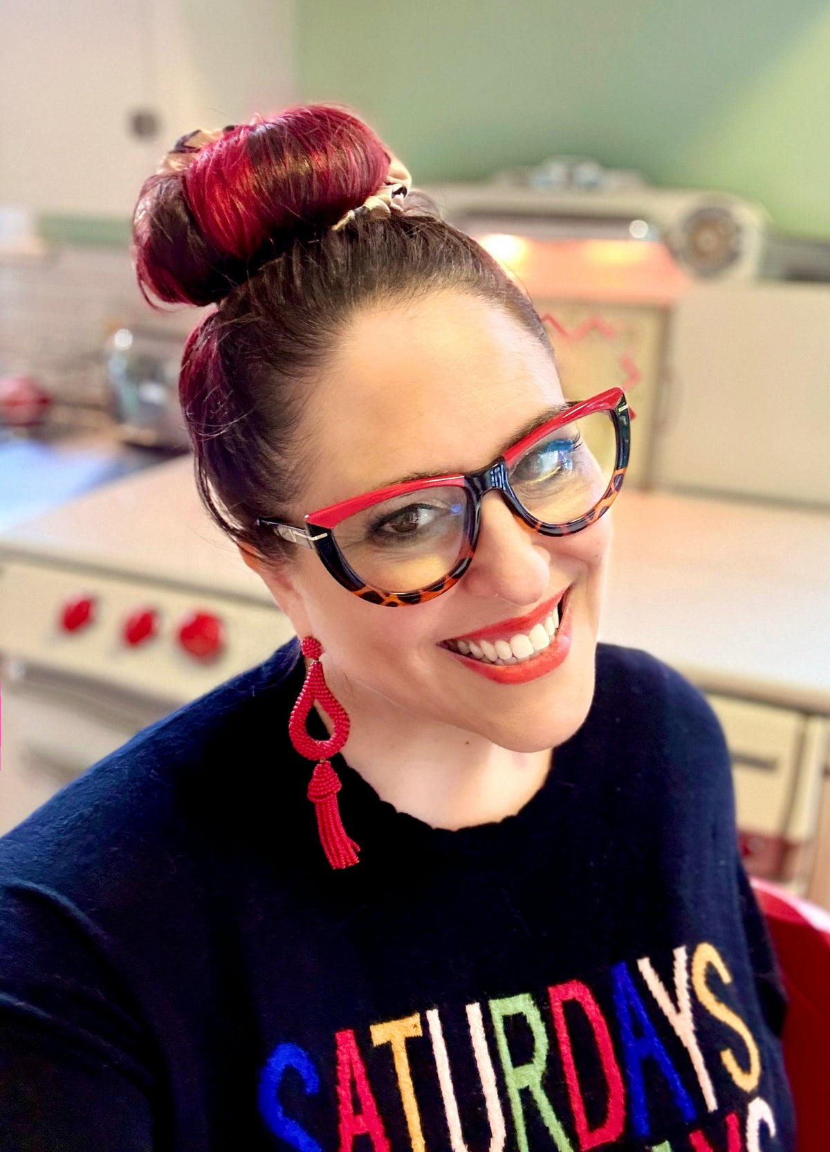 AMBER PROFILE PIC BUN GLASSES